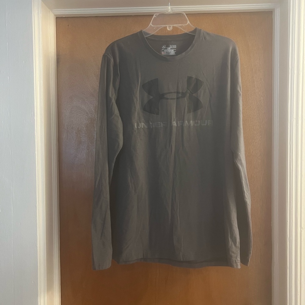 Under Armour Men's Heat Gear Loose Fit Dark Gray Crewneck Long Sleeve Shirt